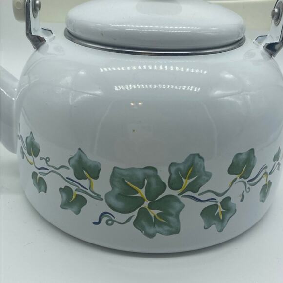Vintage Ivy Teapot - Picture 3 of 8